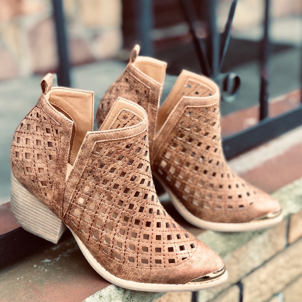 ✨Metallic Laser Cut Booties